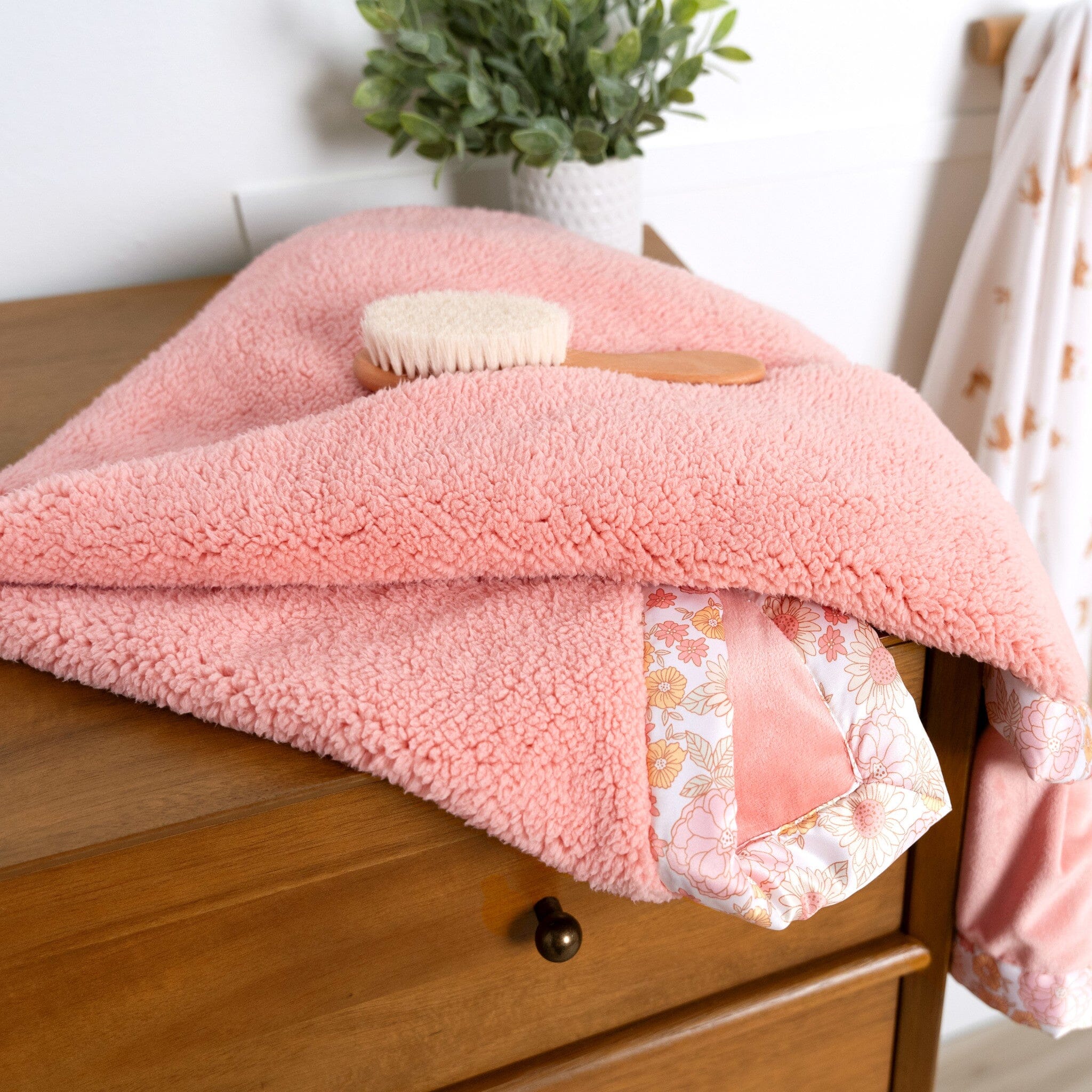 Retro Floral Plush Blanket