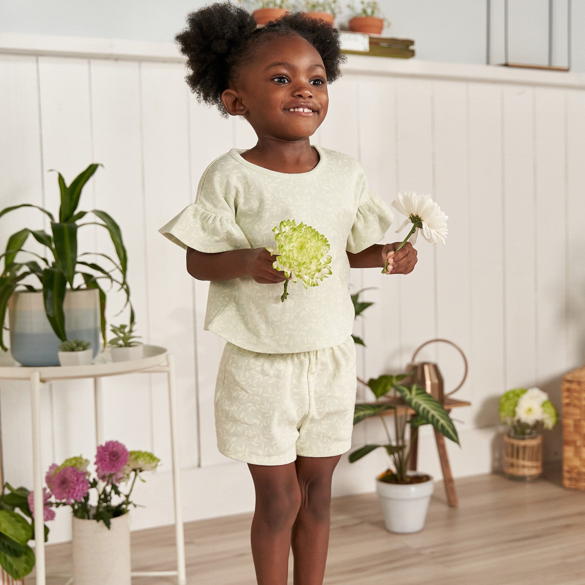 2-Piece Infant & Toddler Girls Green Leaves Shirt and Shorts Set