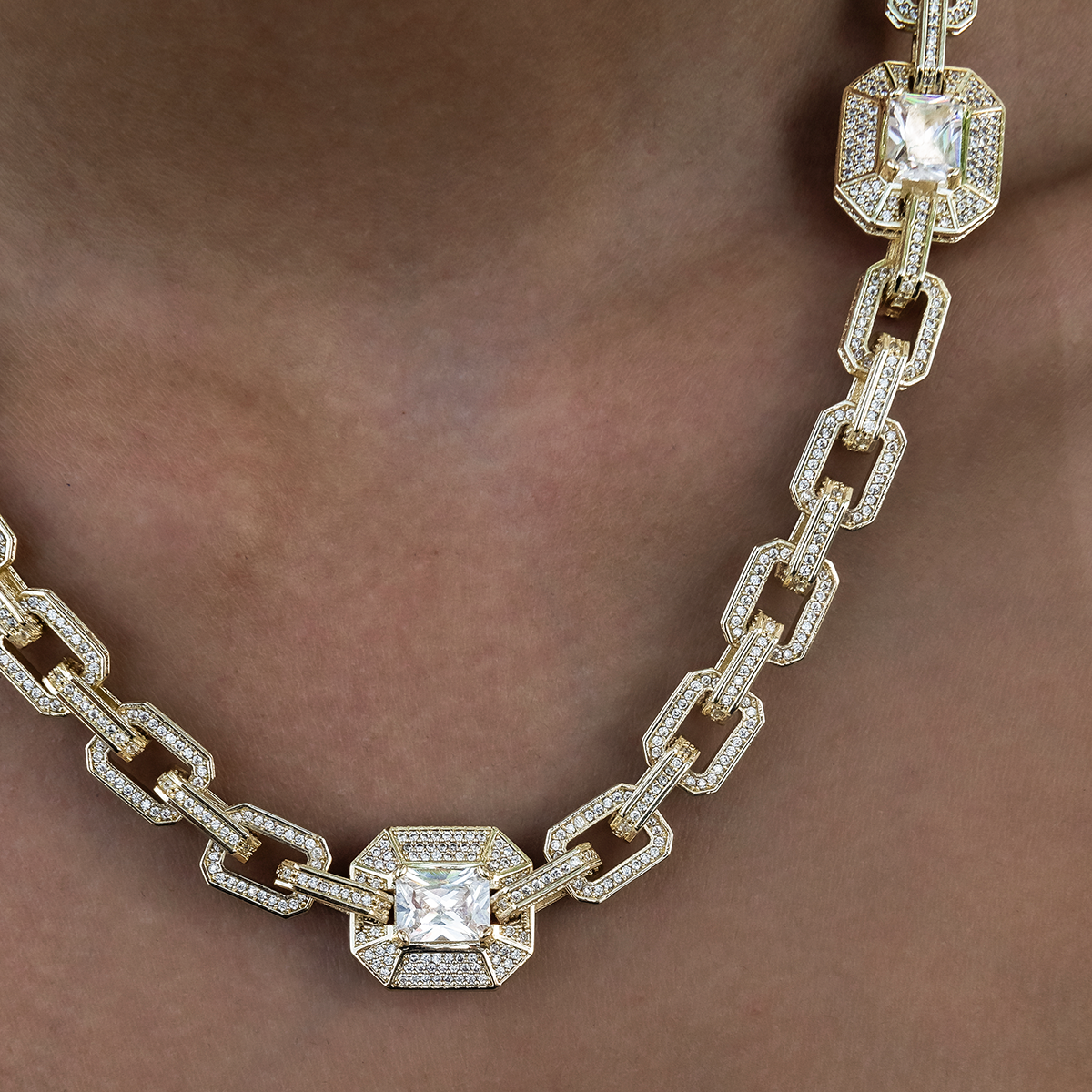 Diamond Rock Cable Link Station Necklace in Yellow Gold