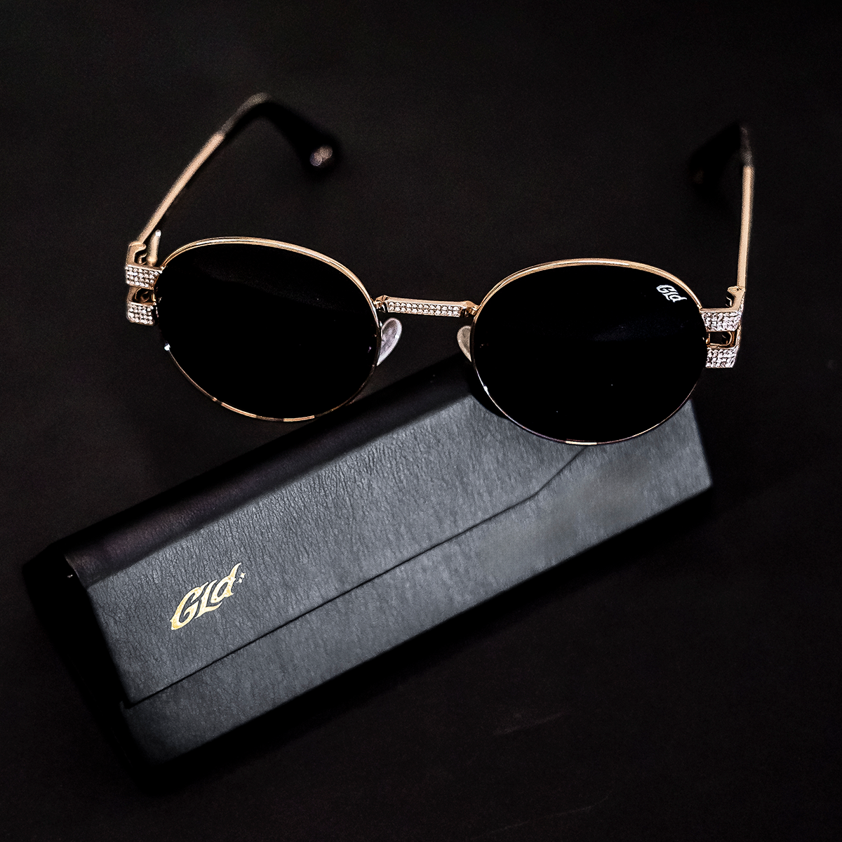 Miami Avenue Sunglasses in Yellow Gold with Sunglass Chain