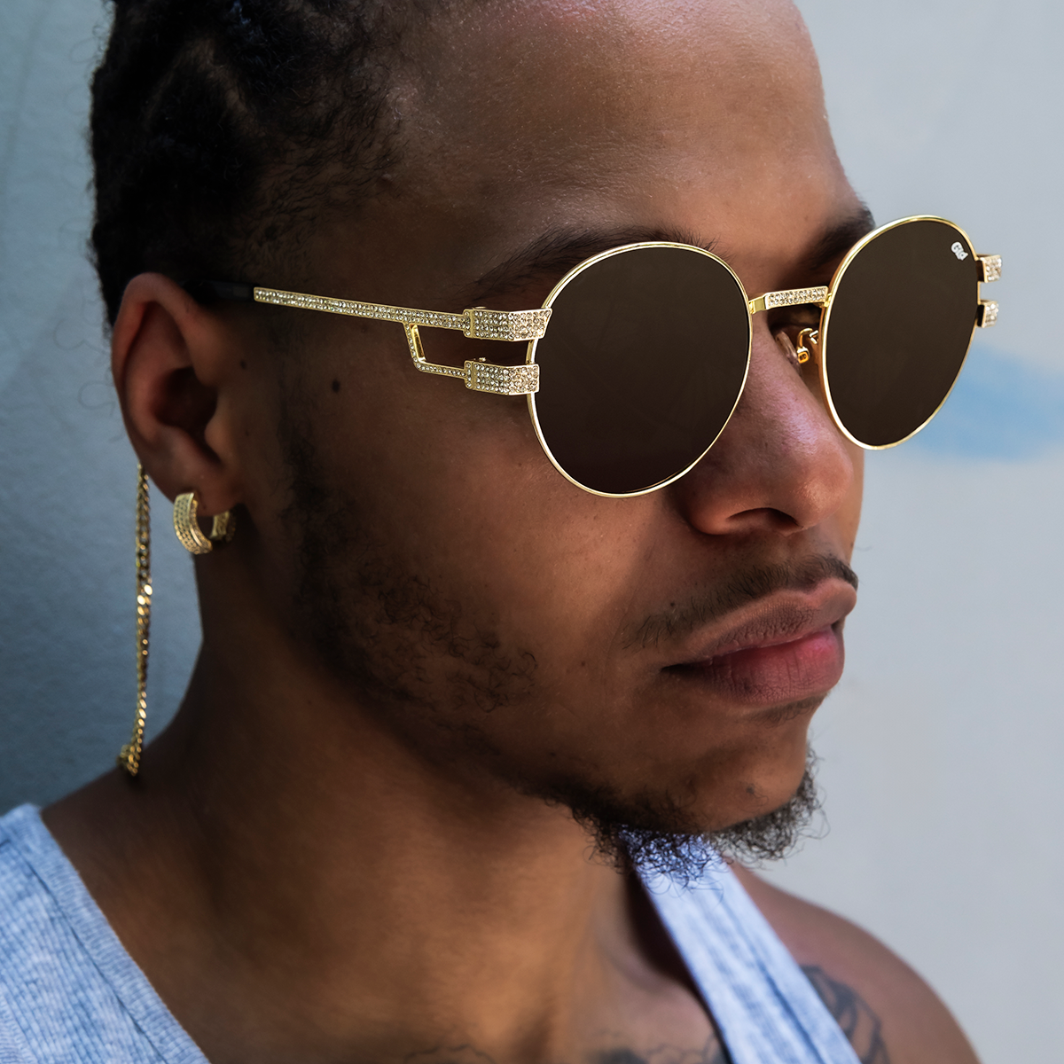 Miami Avenue Sunglasses in Yellow Gold with Sunglass Chain