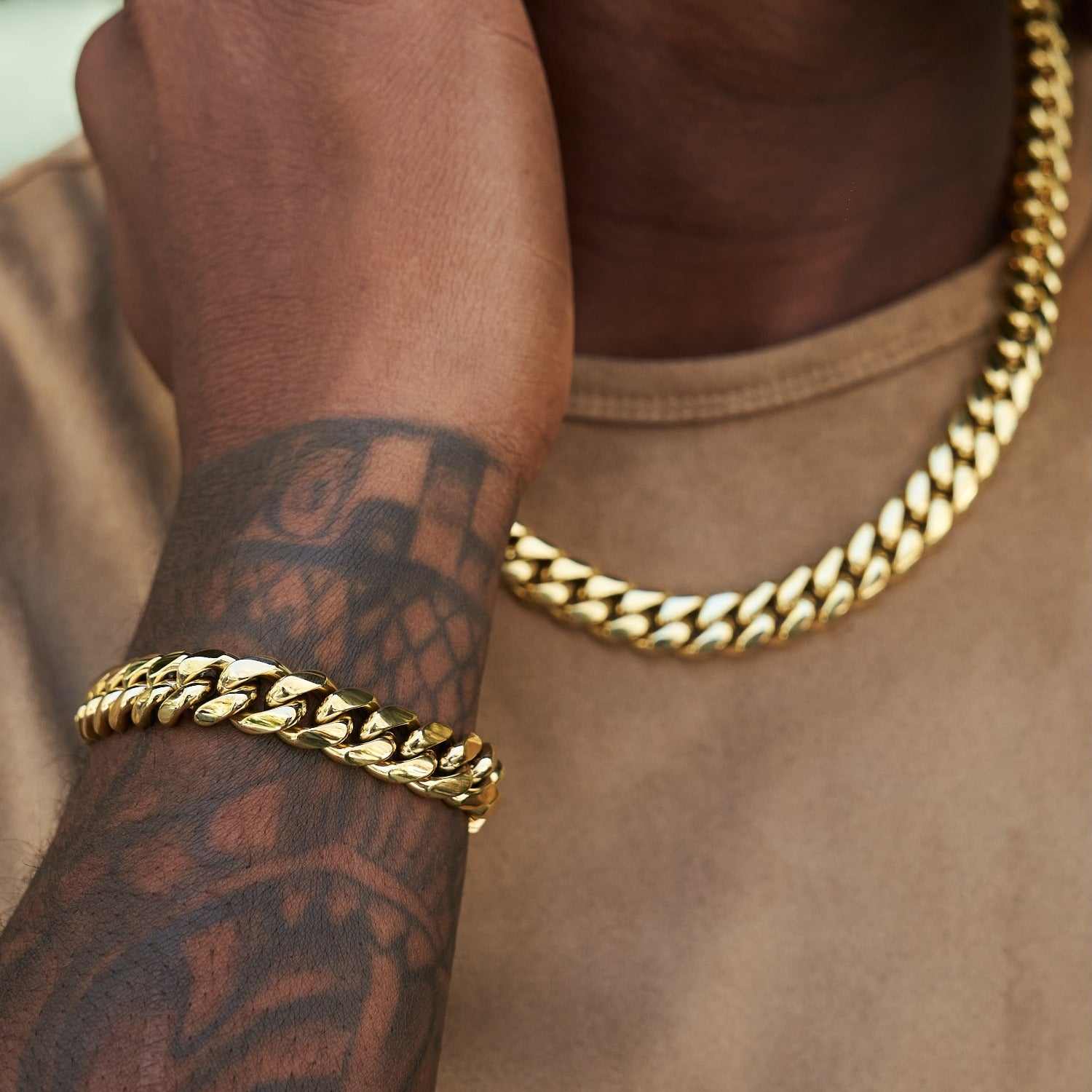 Signature Cuban Link Bracelet in Yellow Gold - 12mm