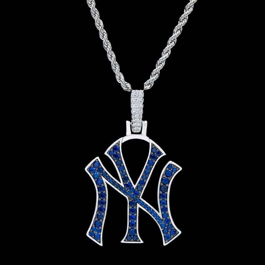 NY Yankees Pendant in White Gold