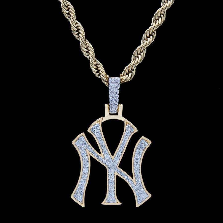 NY Yankees Pendant in Yellow Gold