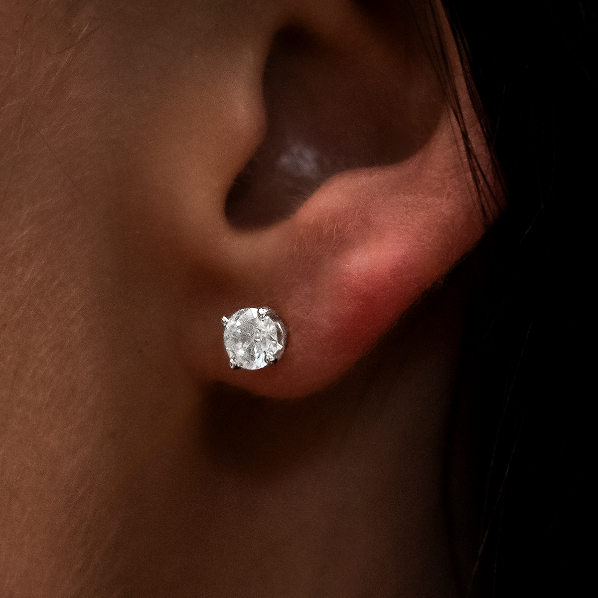 5mm Round Cut Diamond Stud Earrings in White Gold