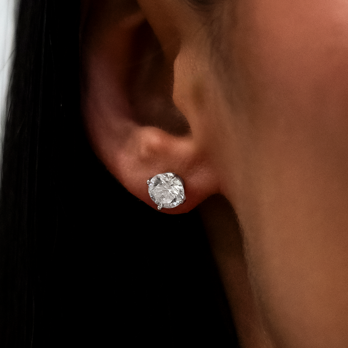 7mm Round Cut Diamond Stud Earrings in White Gold