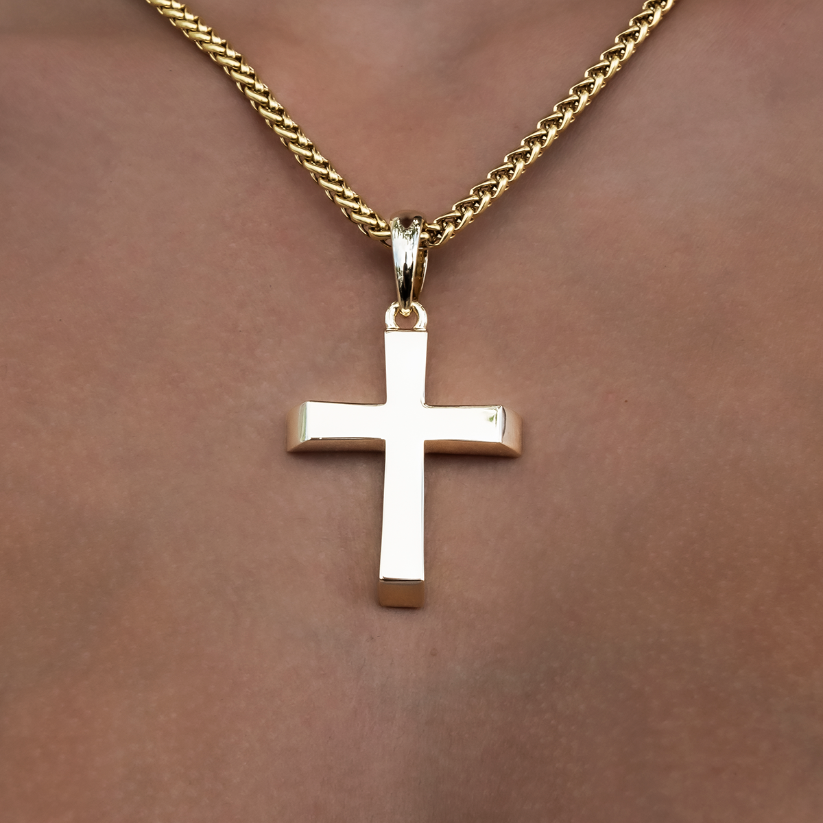 Simple Cross Pendant in Yellow Gold