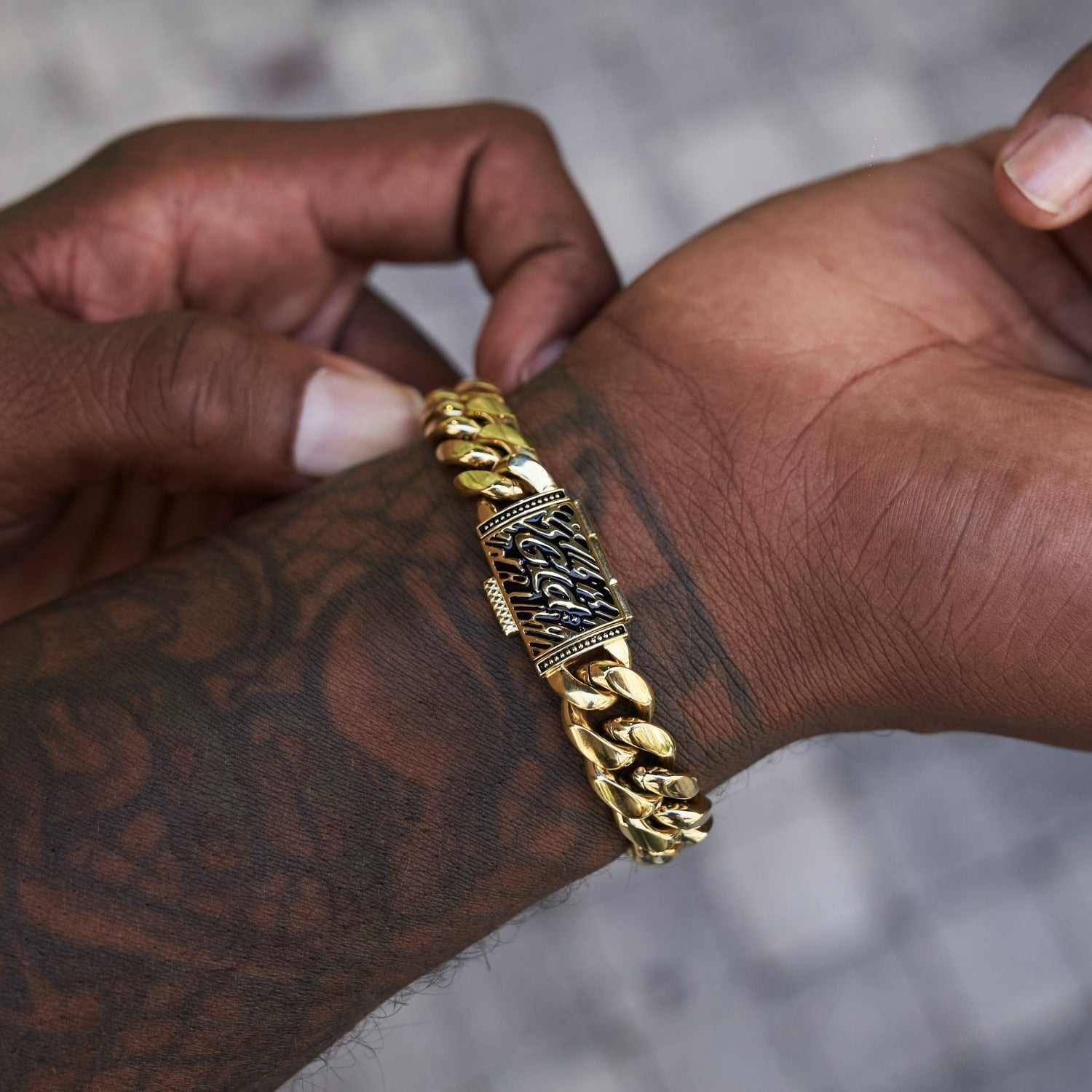 Signature Cuban Link Bracelet in Yellow Gold - 12mm