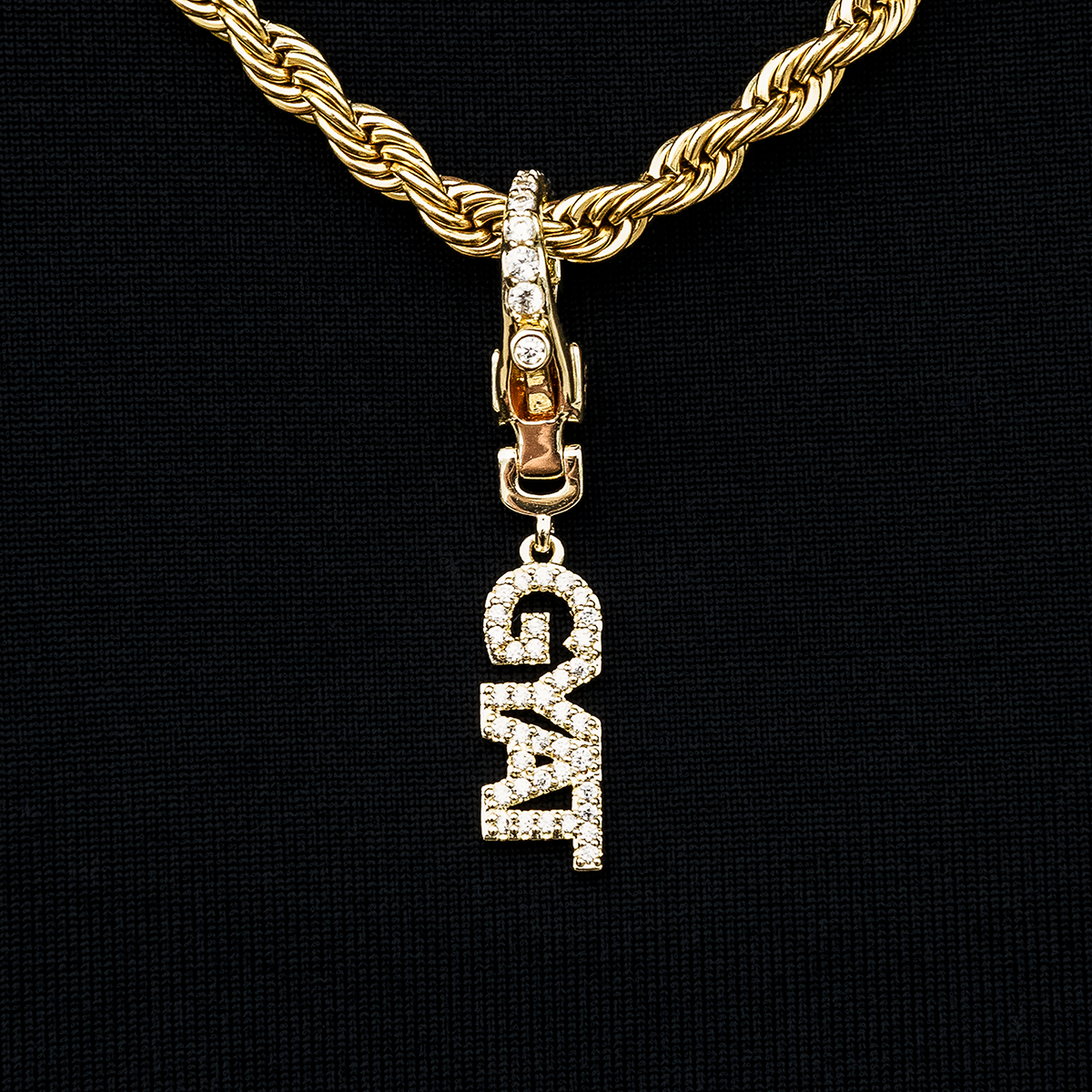 Gyat Clip On Pendant in Yellow Gold