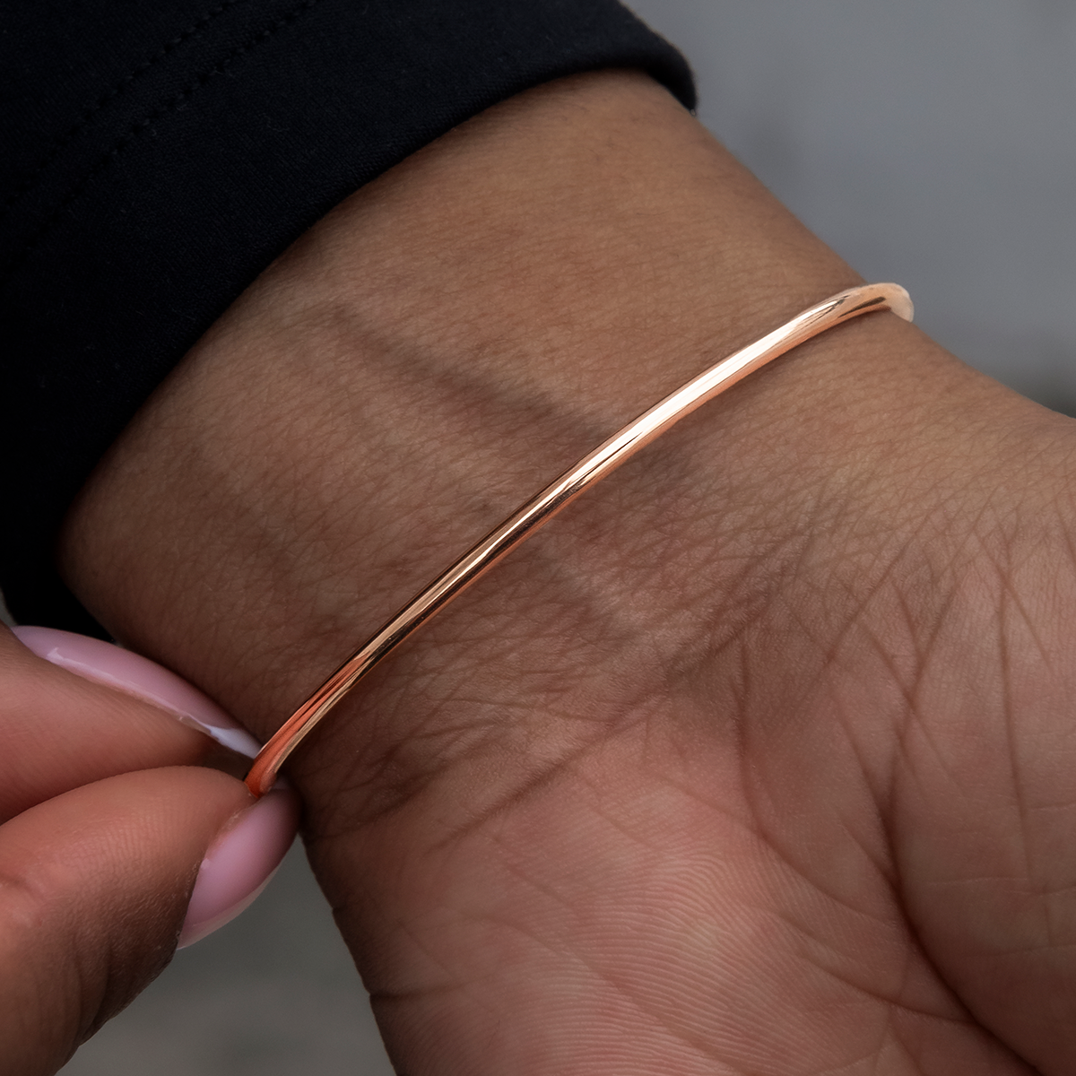 Open-Cuff Bracelet with Round Cut Stones in Rose Gold