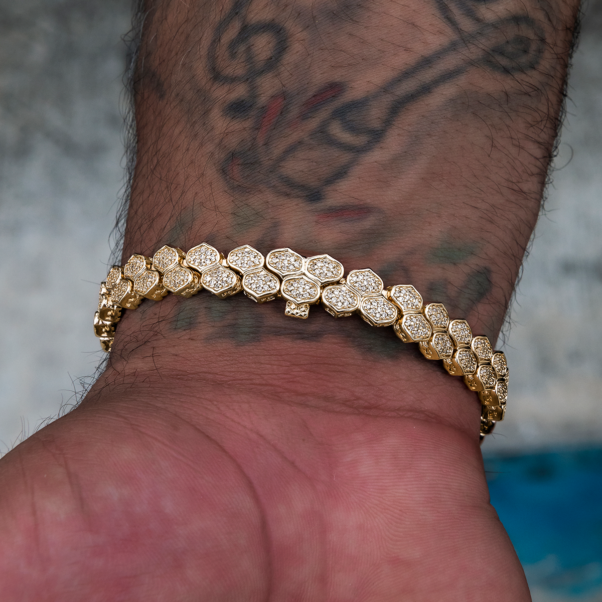 Diamond Pave Flat Reptile Bracelet in Yellow Gold-4mm