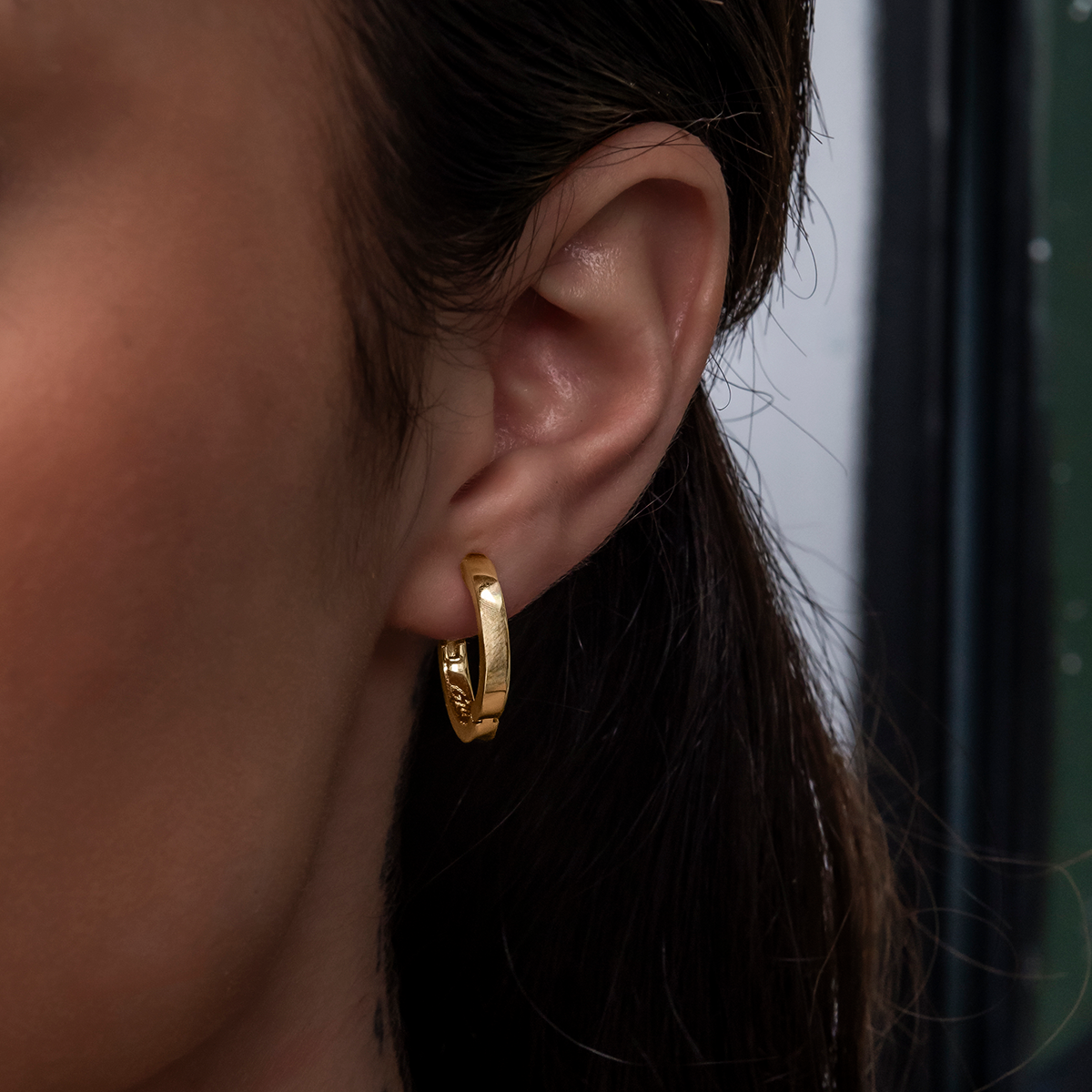 Polished Round Hoop Earrings in Yellow Gold