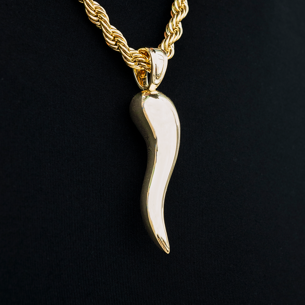 Large Italian Horn Pendant in Yellow Gold