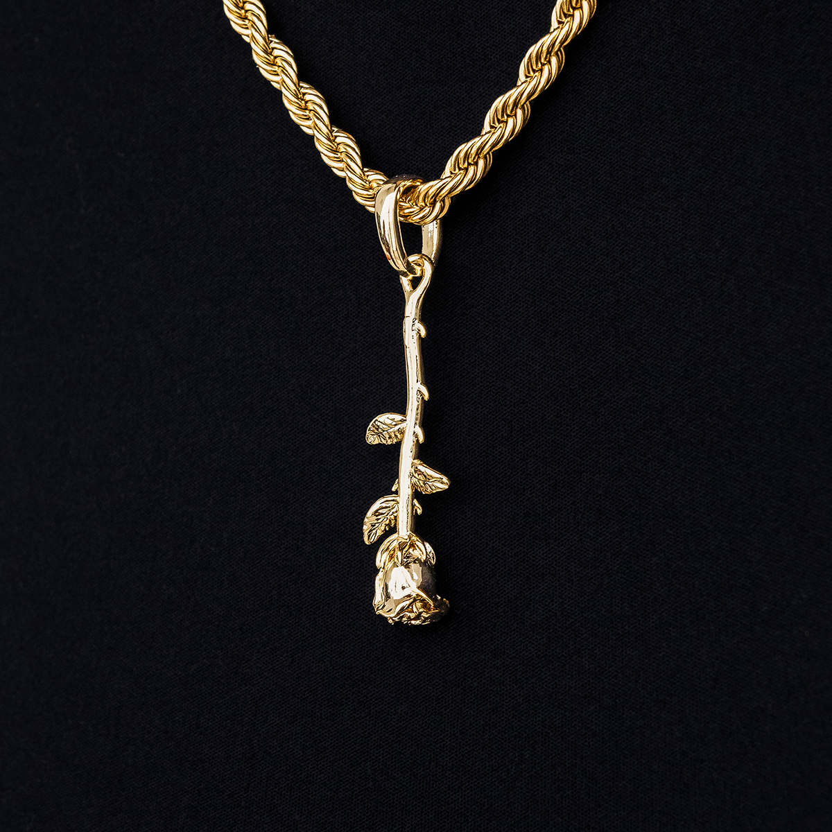 Hanging Rose Pendant in Yellow Gold