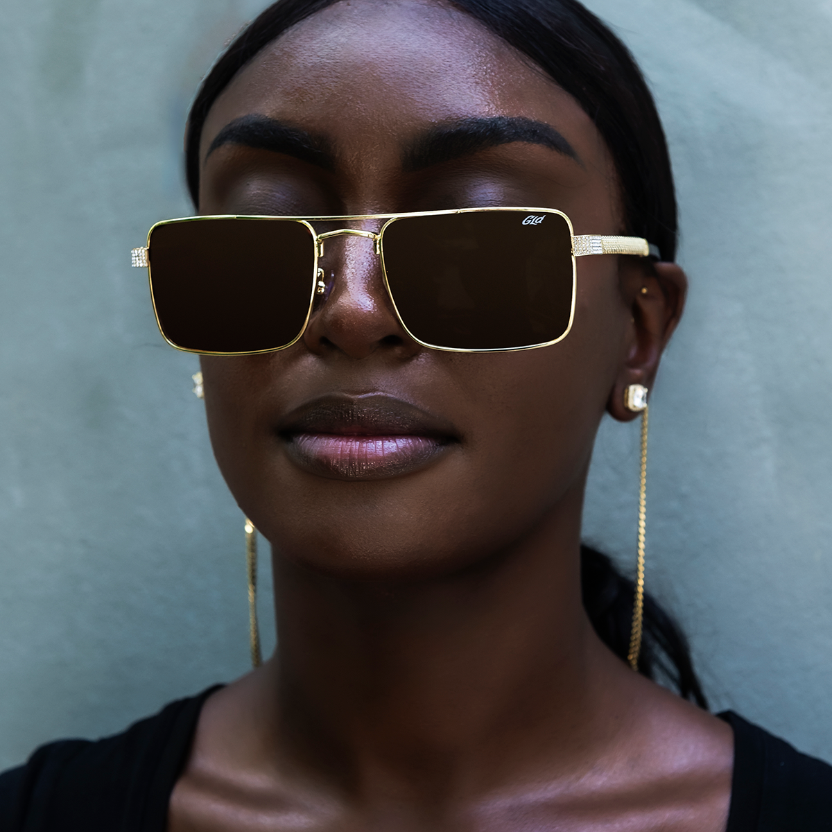 25th Street Sunglasses in Yellow Gold with Sunglass Chain