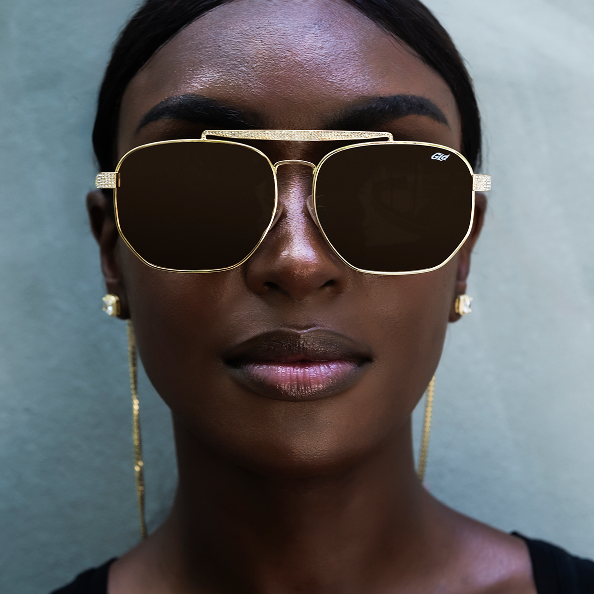 The Grove Sunglasses in Yellow Gold with Sunglass Chain