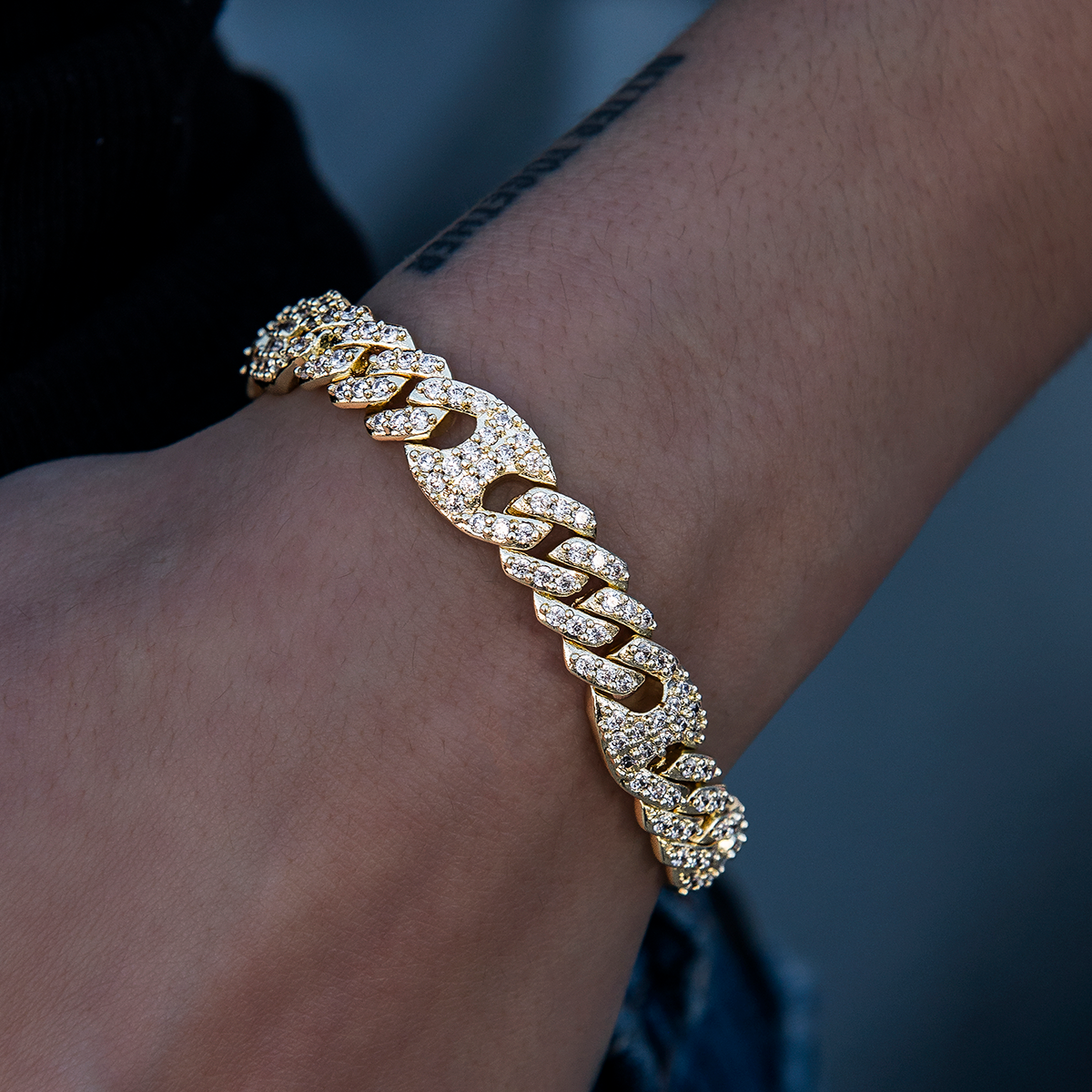 Iced Puffed Mariner Cuban Bracelet in Yellow Gold- 9mm