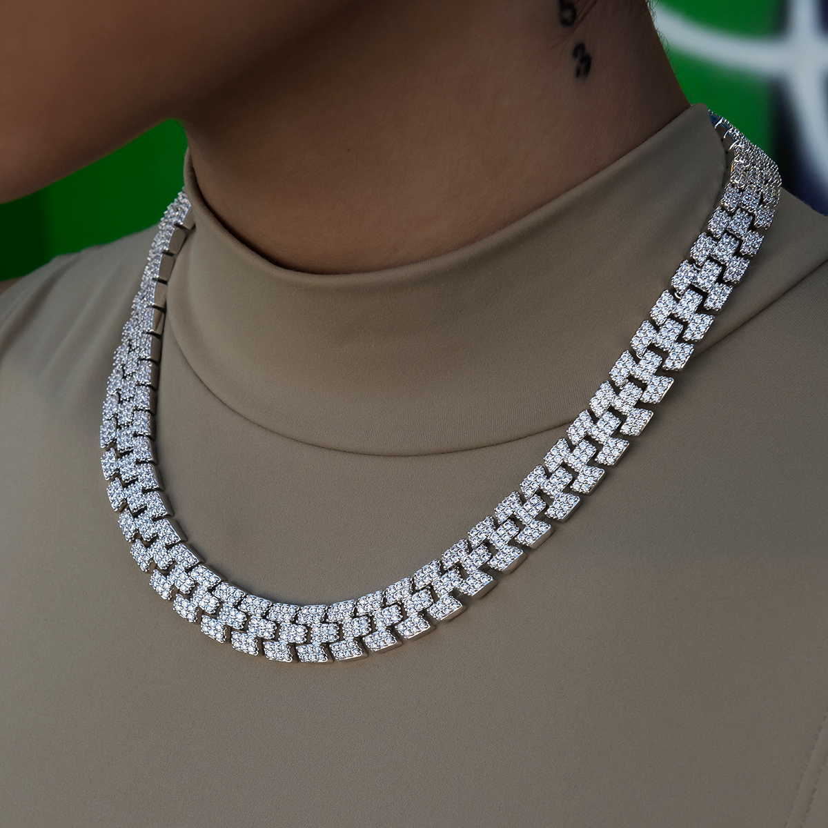 Diamond Spine Necklace in White Gold