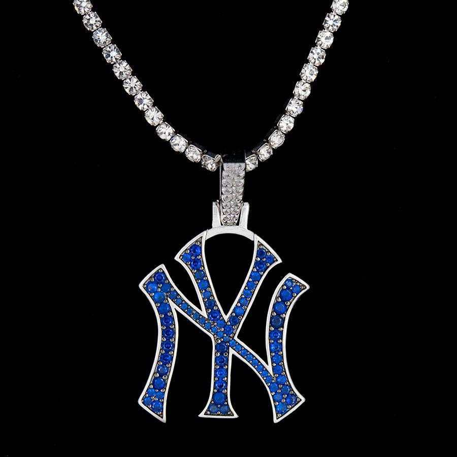 NY Yankees Pendant in White Gold