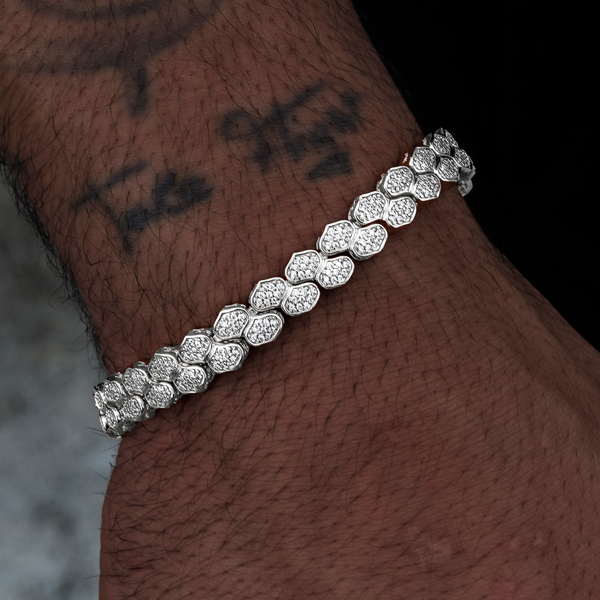 Diamond Pave Flat Reptile Bracelet in White Gold-4mm