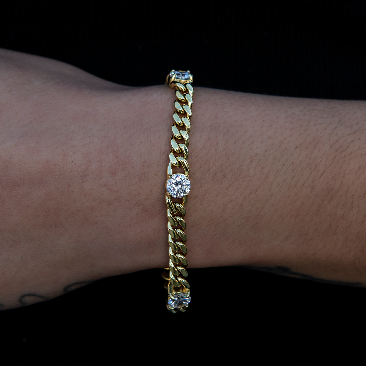 Round Stone Station Cuban Bracelet in Yellow Gold