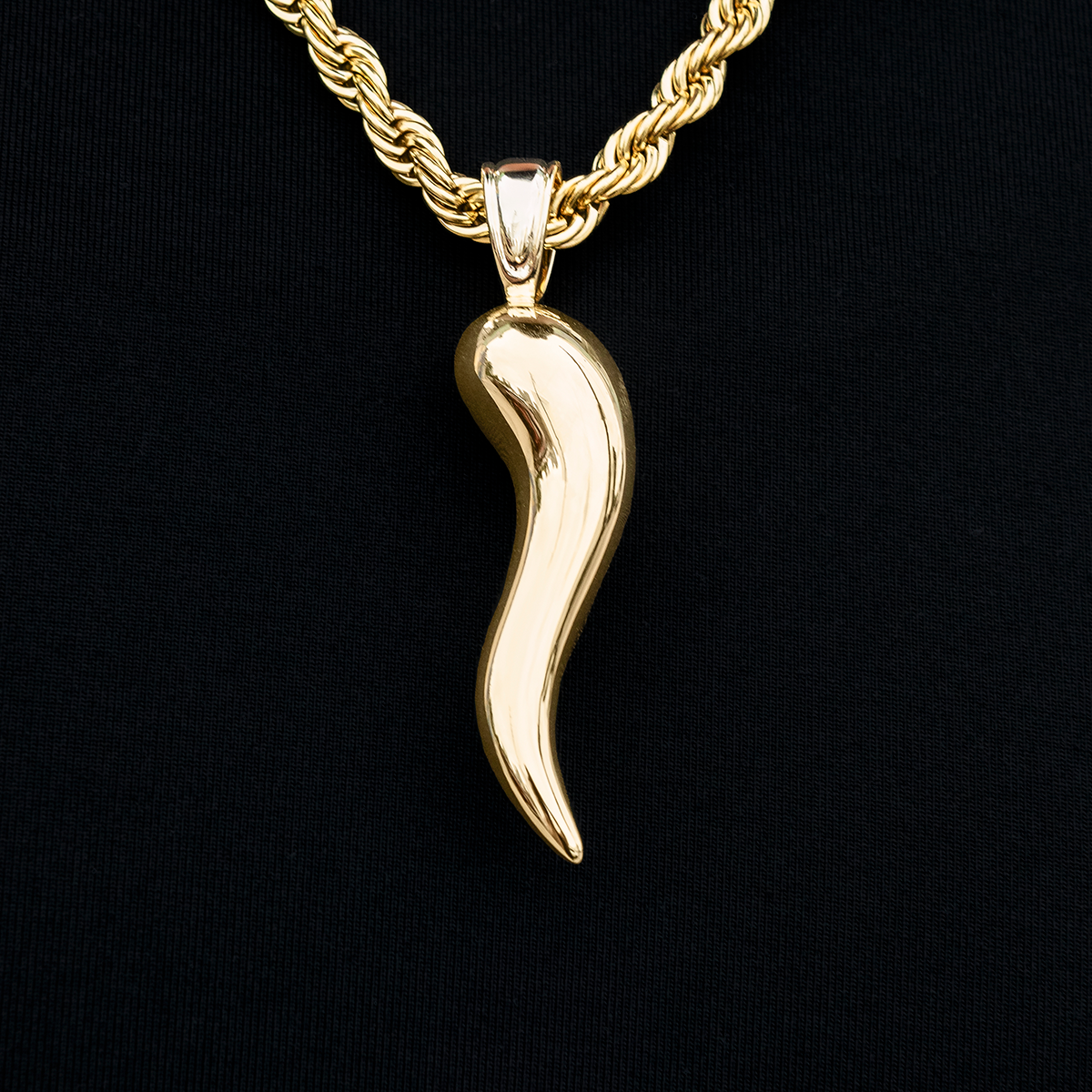 Large Italian Horn Pendant in Yellow Gold