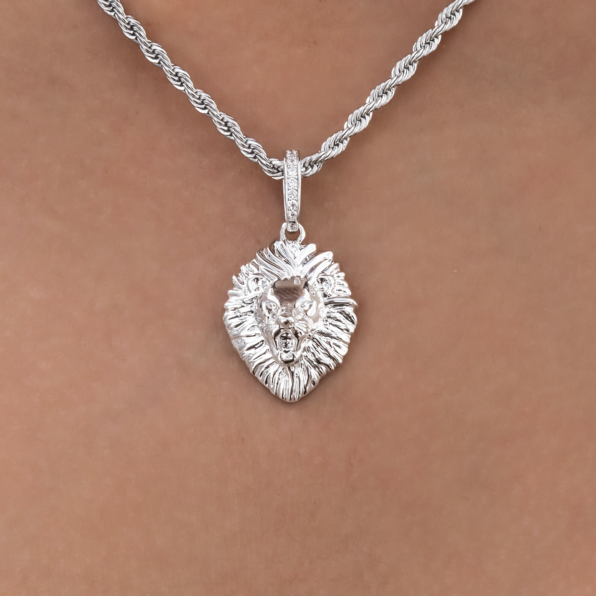 Mini Lion Pendant in White Gold