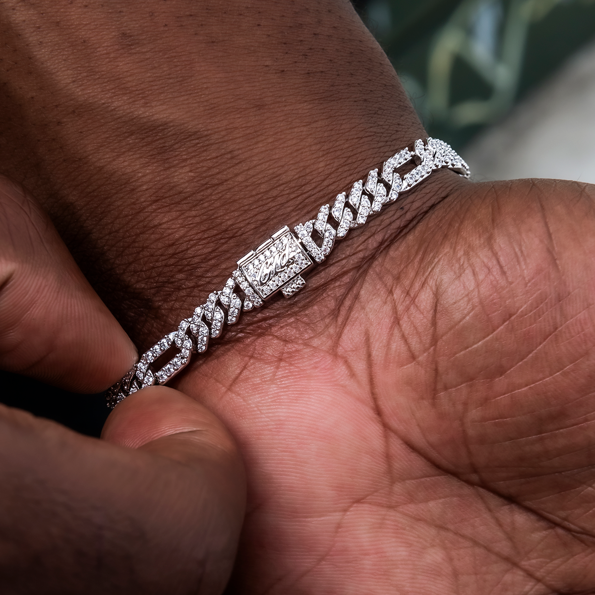 Diamond Figaro Bracelet in White Gold- 6mm