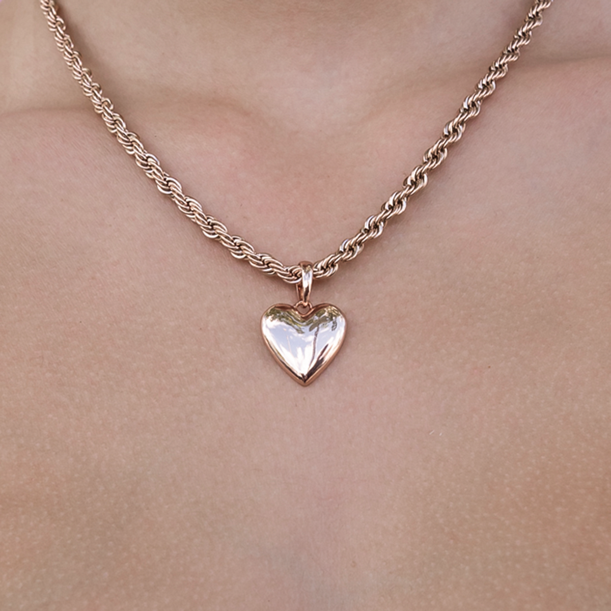 Simple Micro Heart Pendant in Rose Gold