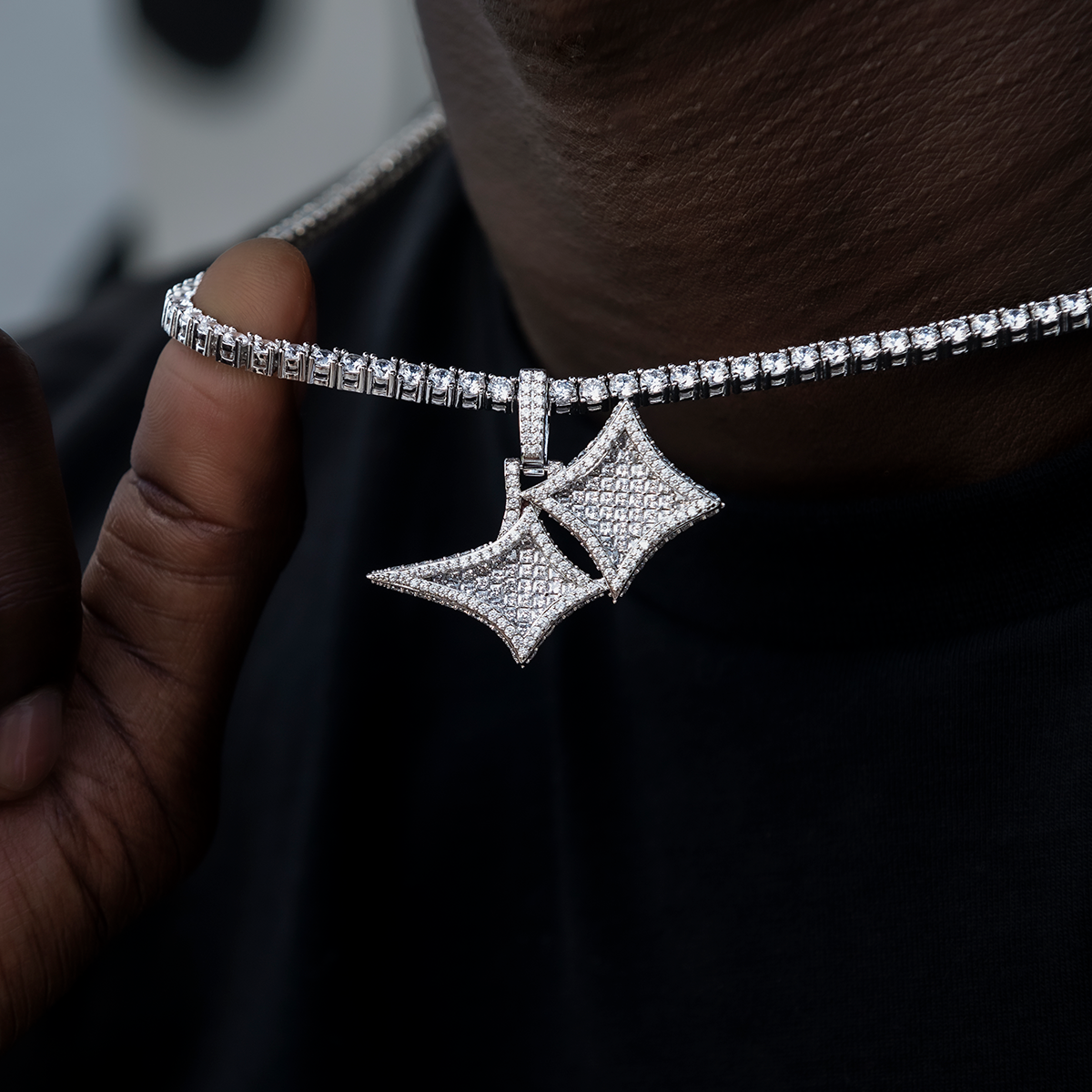 Large GLD Star Pendant in White Gold