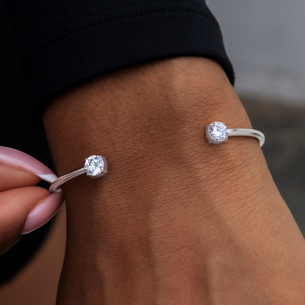 Open-Cuff Bracelet with Round Cut Stones in White Gold