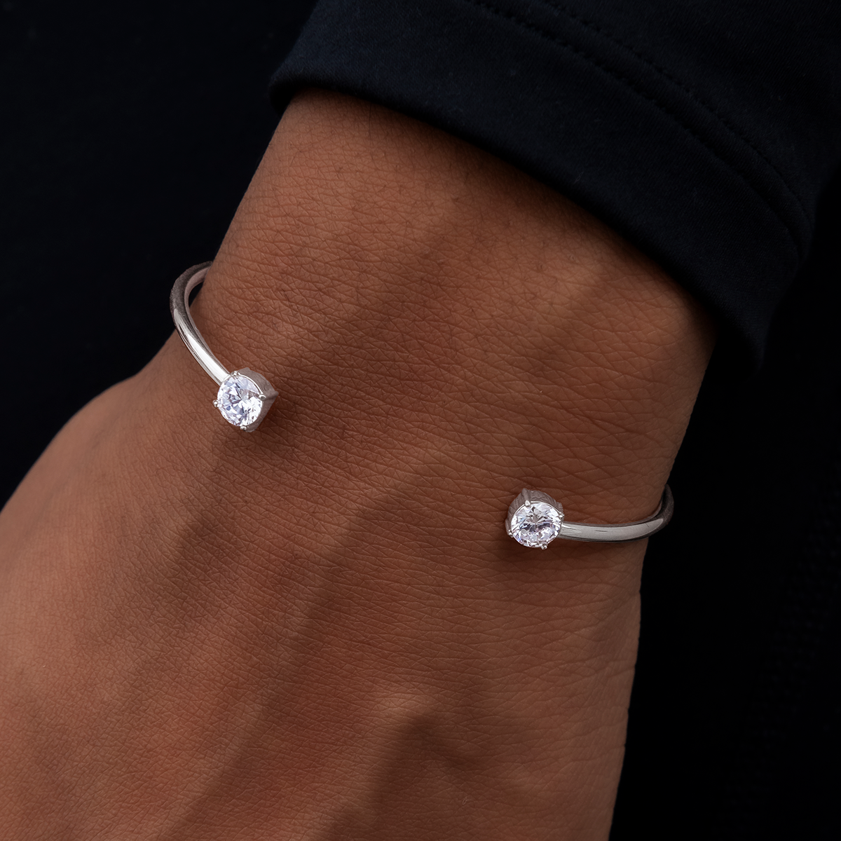 Open-Cuff Bracelet with Round Cut Stones in White Gold