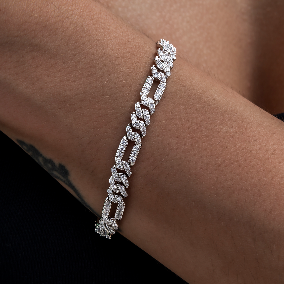 Diamond Figaro Bracelet in White Gold- 6mm