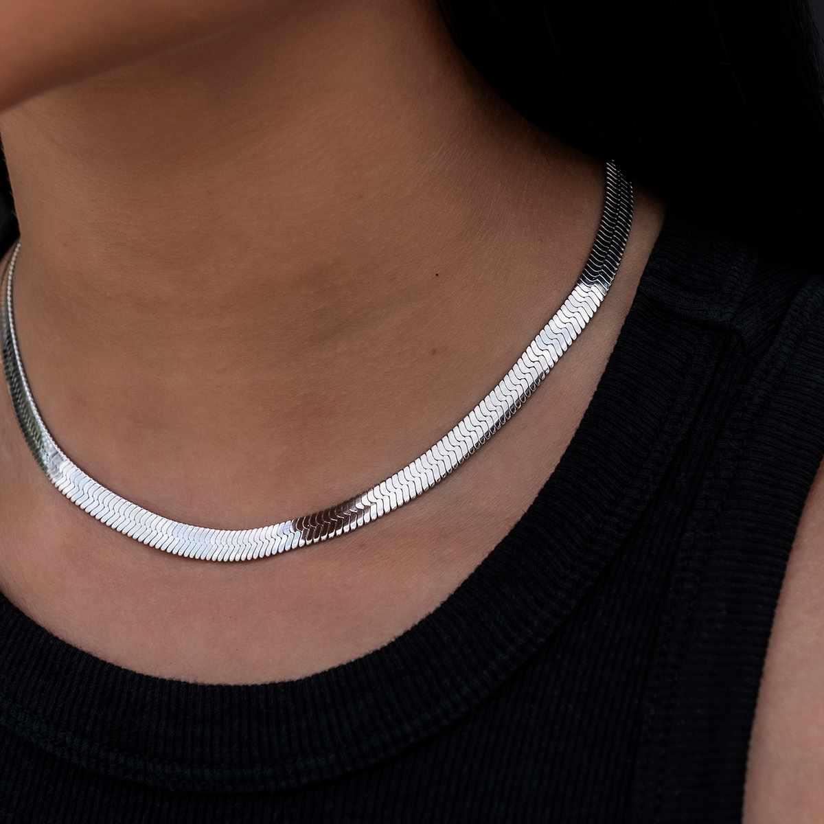 Herringbone Necklace in White Gold- 6mm