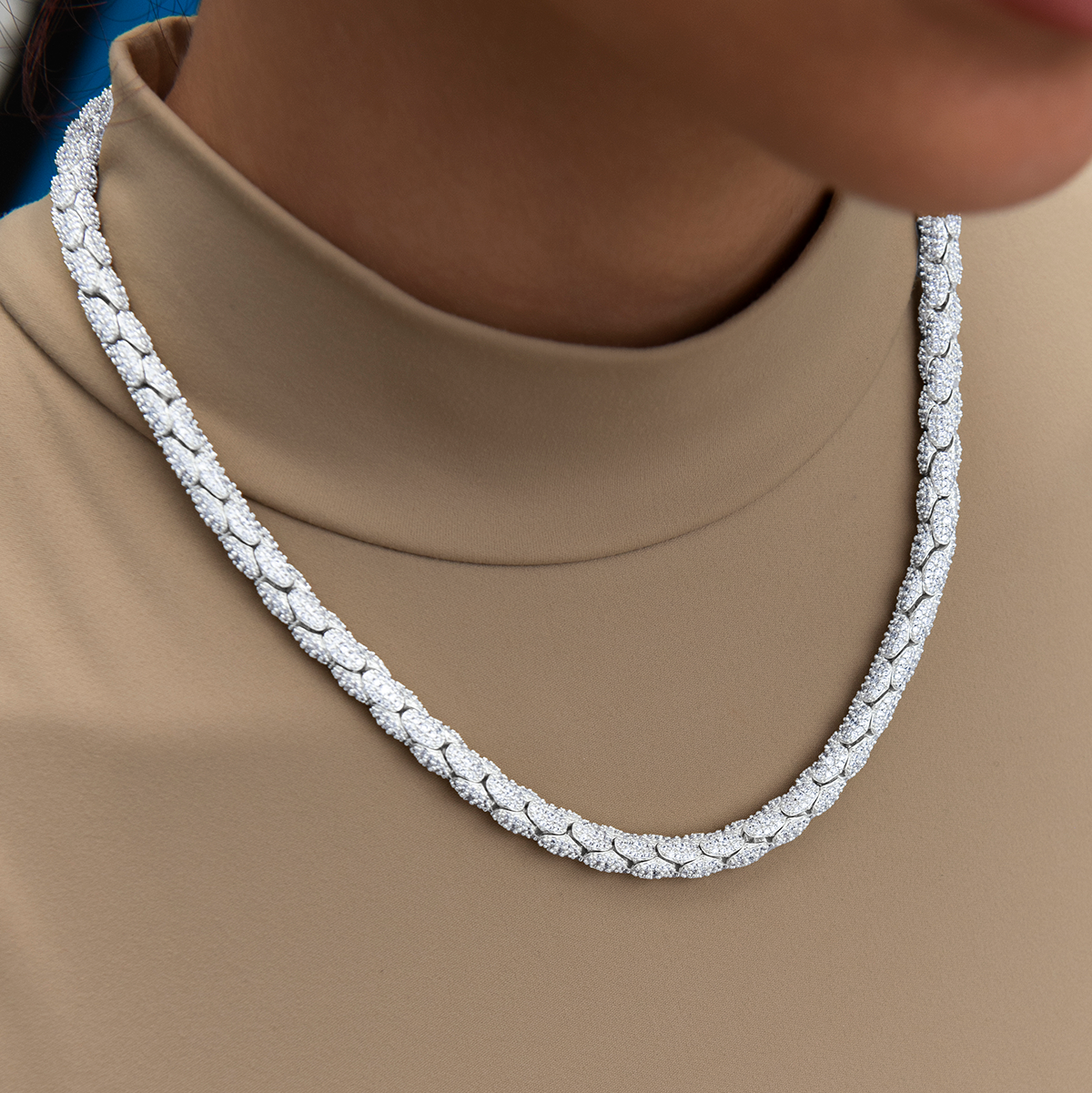 Diamond Pave Reptile Necklace in White Gold-6mm