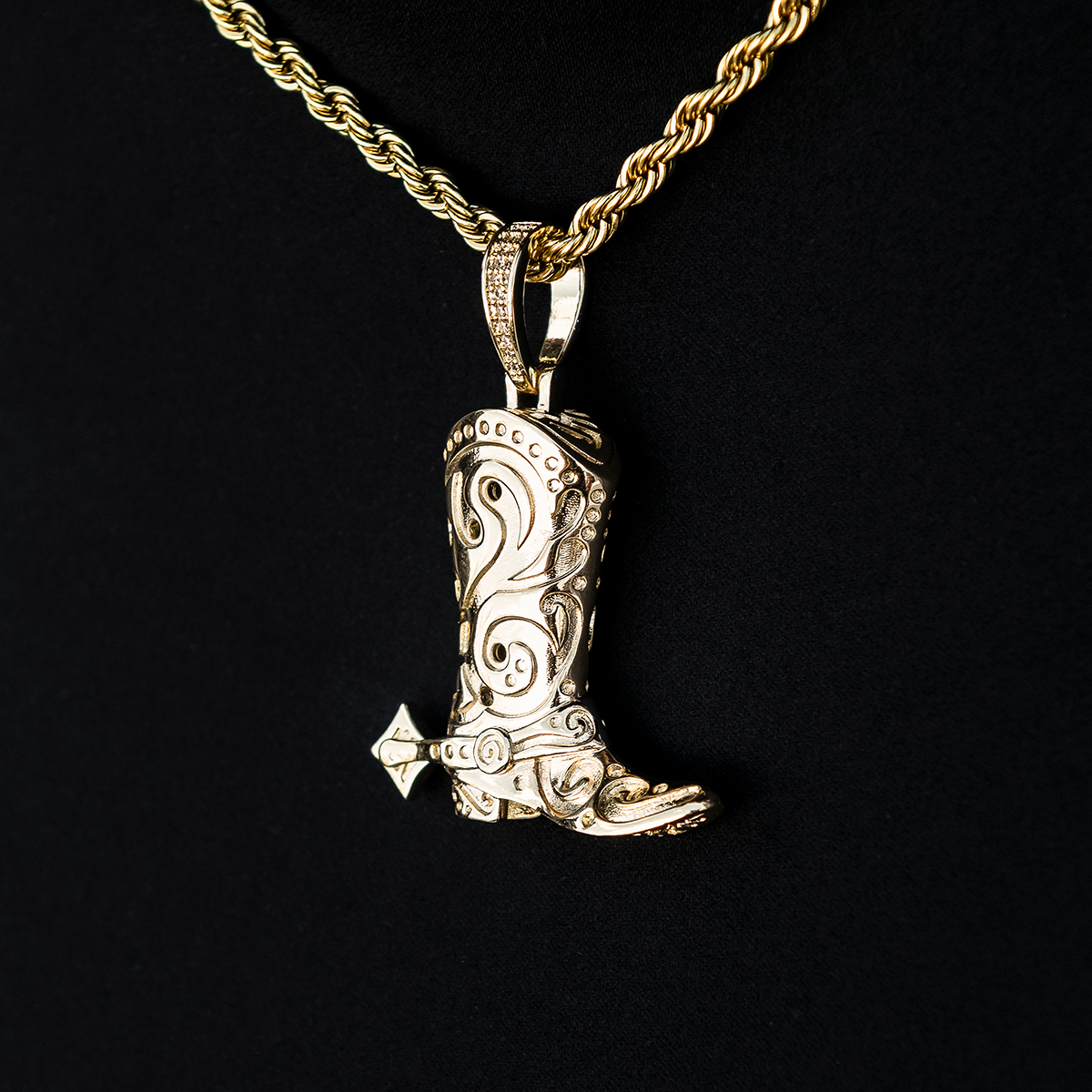 Boot Pendant in Yellow Gold