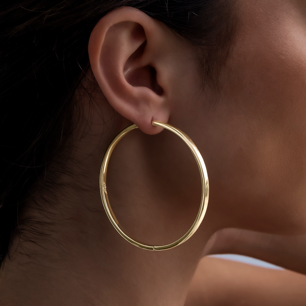 Polished Round Hoop Earrings in Yellow Gold