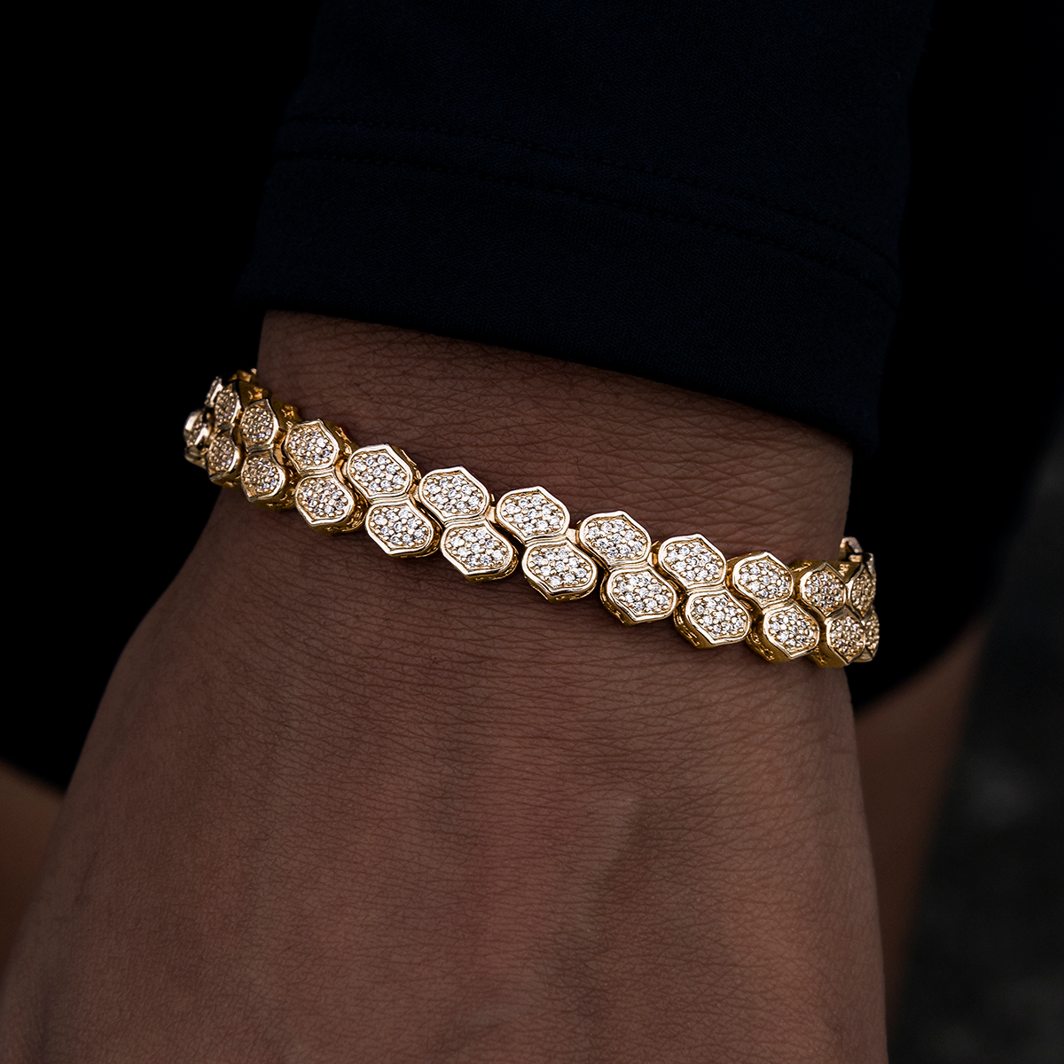 Diamond Pave Flat Reptile Bracelet in Yellow Gold-4mm