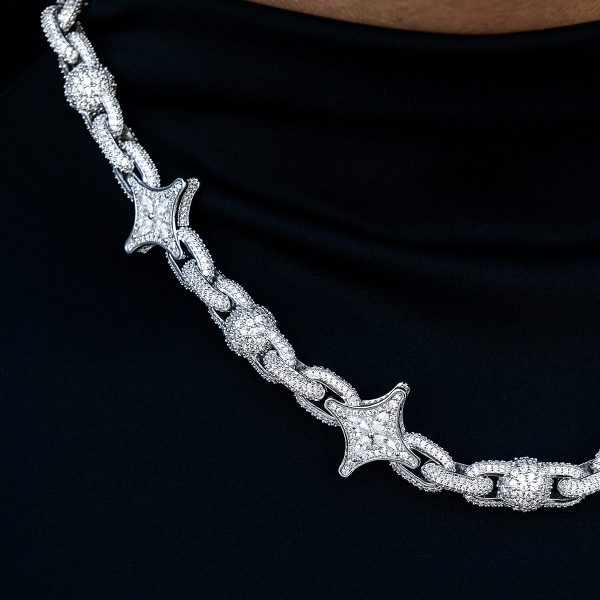 Diamond Ball Star Mariner Necklace in White Gold- 10mm