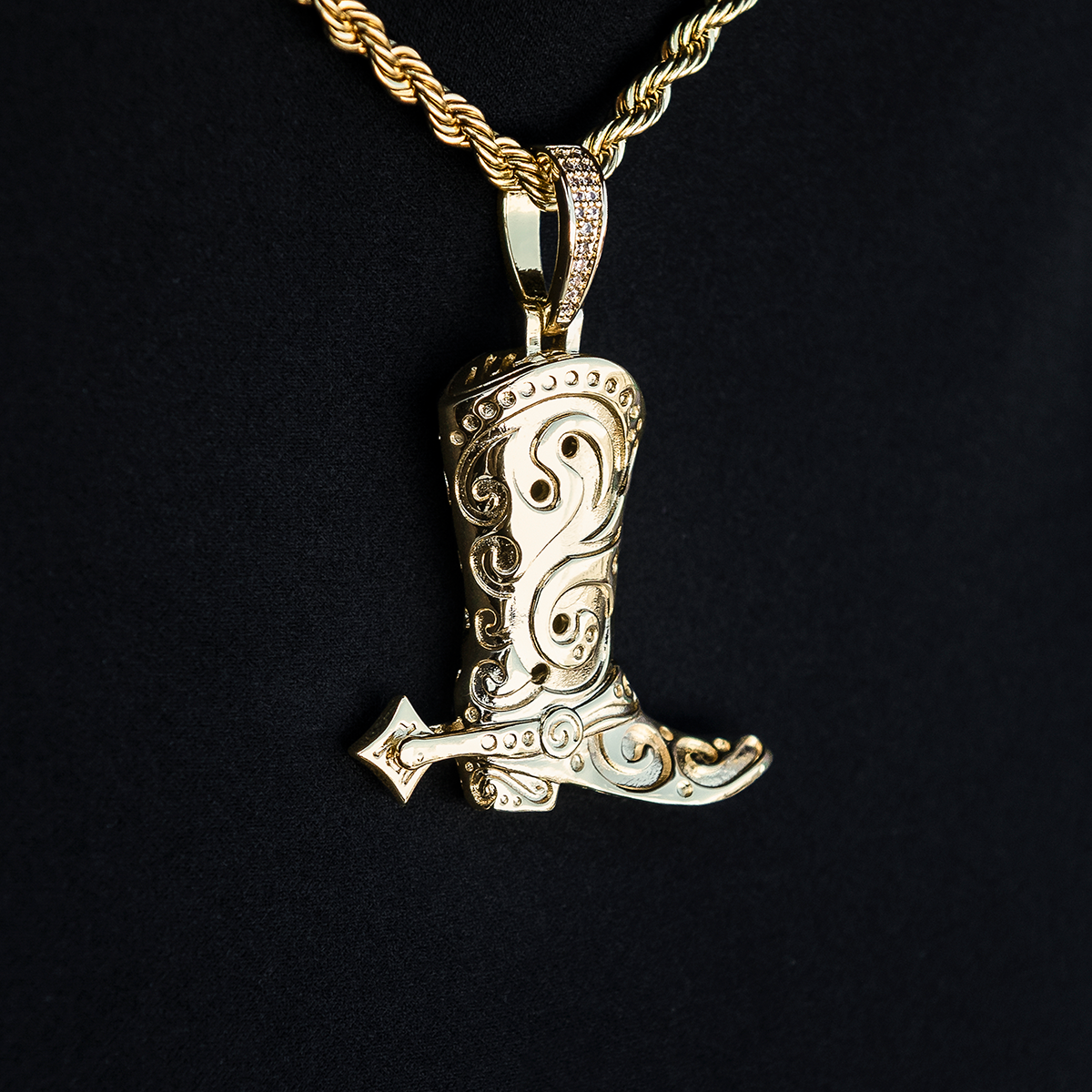 Boot Pendant in Yellow Gold