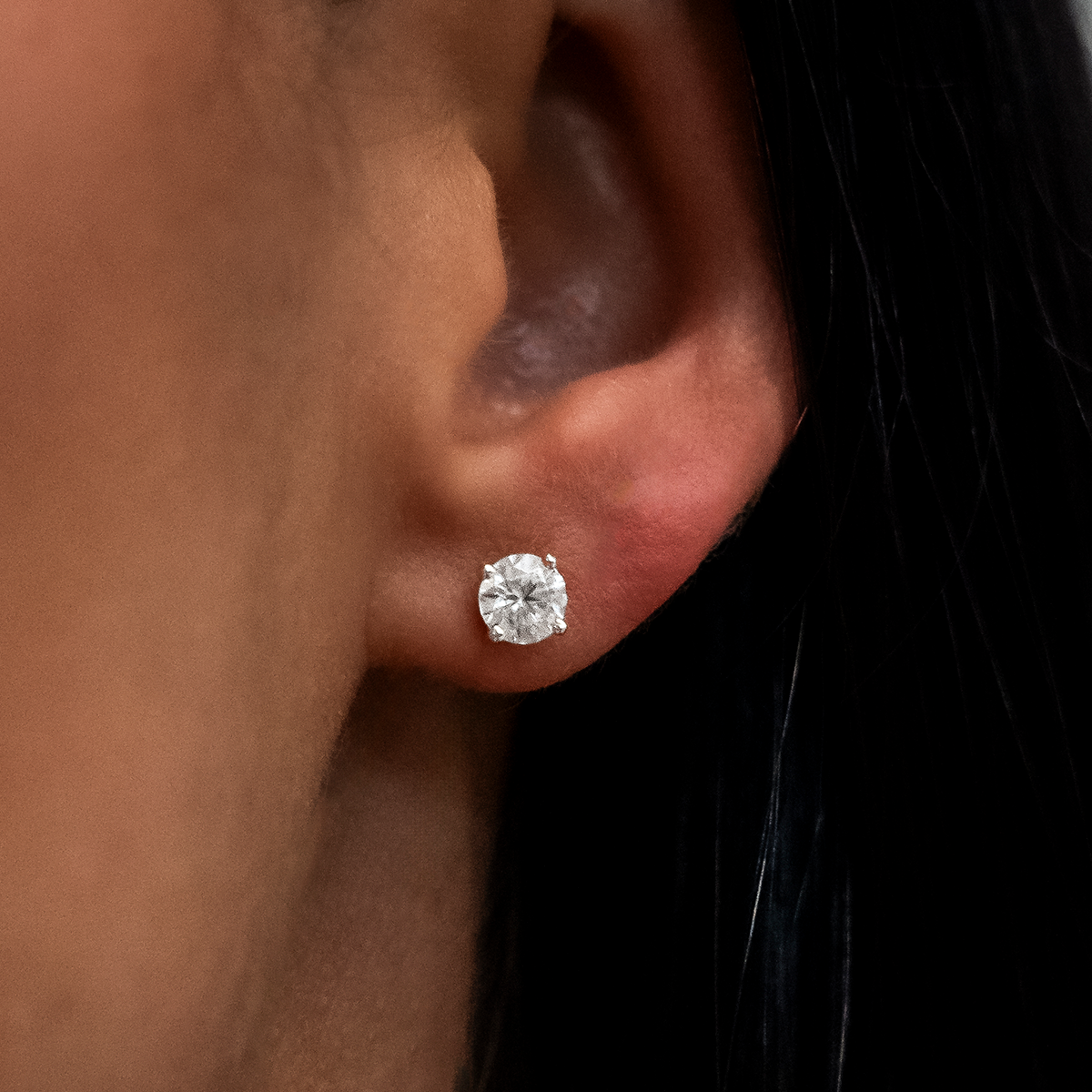 5mm Round Cut Diamond Stud Earrings in White Gold