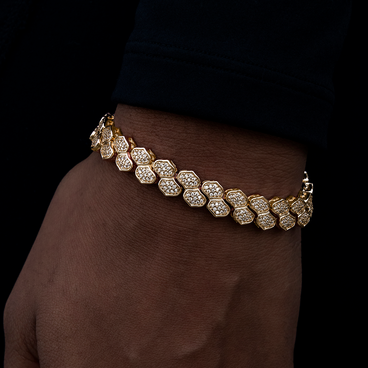 Diamond Pave Flat Reptile Bracelet in Yellow Gold-4mm