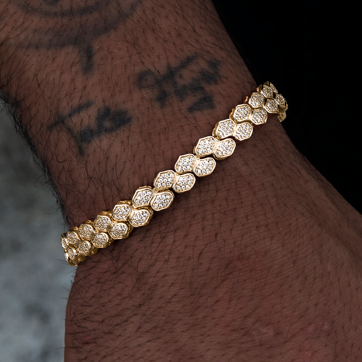 Diamond Pave Flat Reptile Bracelet in Yellow Gold-4mm