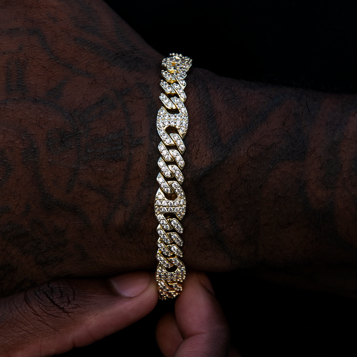 Iced Puffed Mariner Cuban Bracelet in Yellow Gold- 9mm