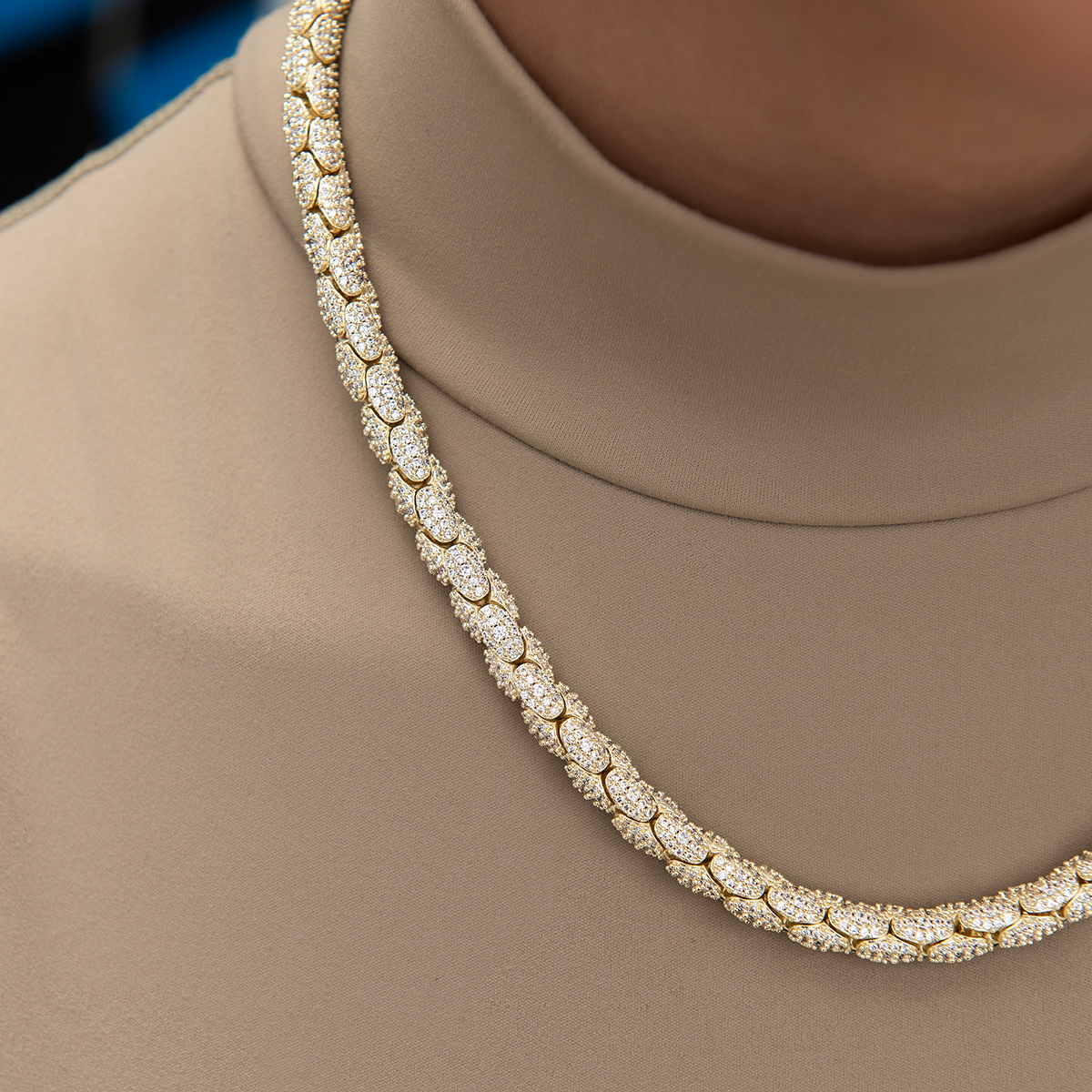 Diamond Pave Reptile Necklace in Yellow Gold-6mm