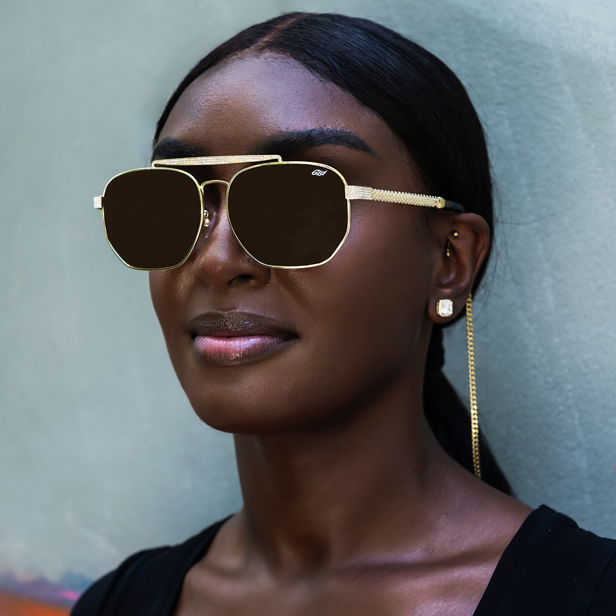 The Grove Sunglasses in Yellow Gold with Sunglass Chain