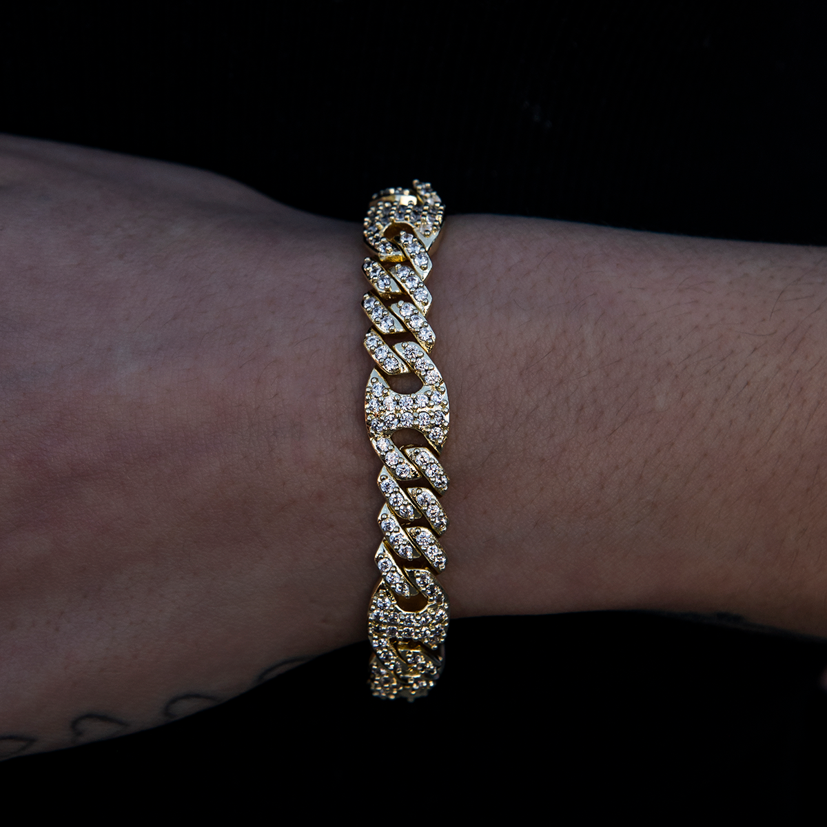 Iced Puffed Mariner Cuban Bracelet in Yellow Gold- 9mm