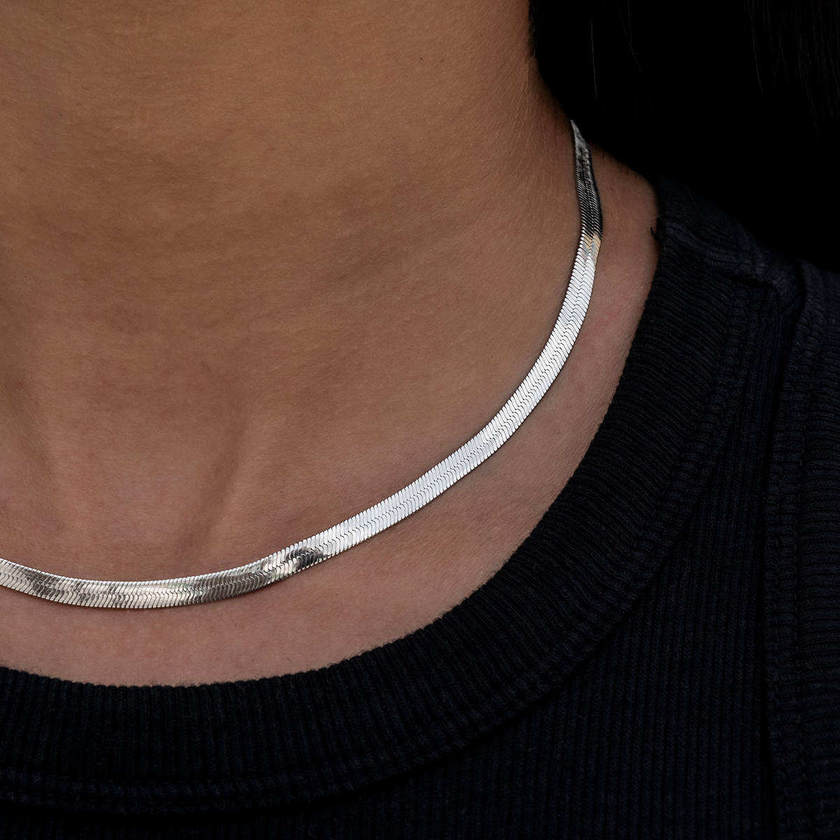 Herringbone Necklace in White Gold- 4mm