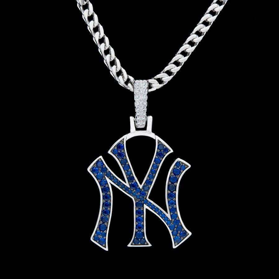 NY Yankees Pendant in White Gold