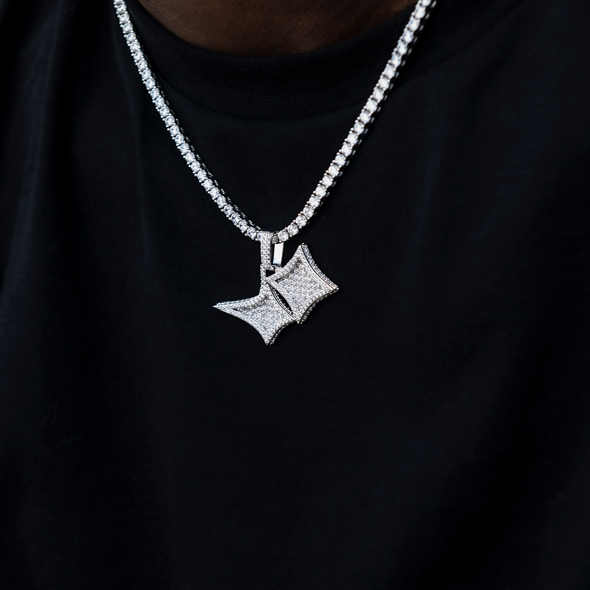 Large GLD Star Pendant in White Gold